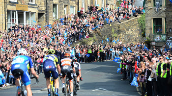 Huge Crowds at Tour de France in Yorkshire